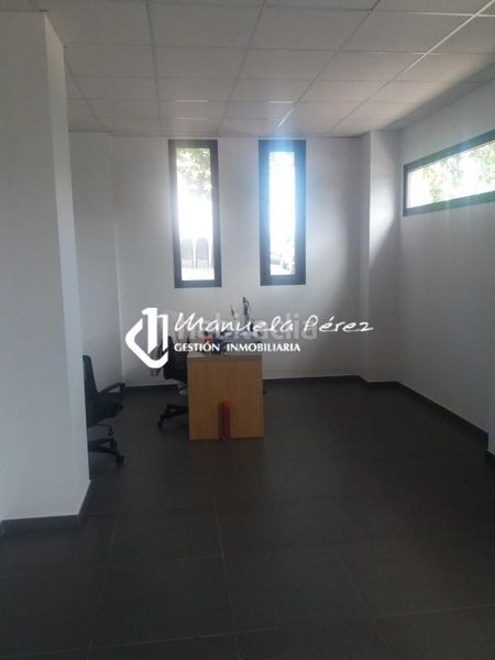Foto 7a6cb99c-5d97-4525-8a8d-a3dbb6a43df0. Local comercial a Montesol - Mejostilla Cáceres