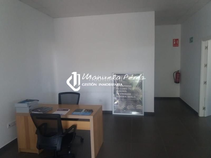 Foto c3c50493-ded3-4868-a42e-6e41ebb68aa0. Local comercial a Montesol - Mejostilla Cáceres