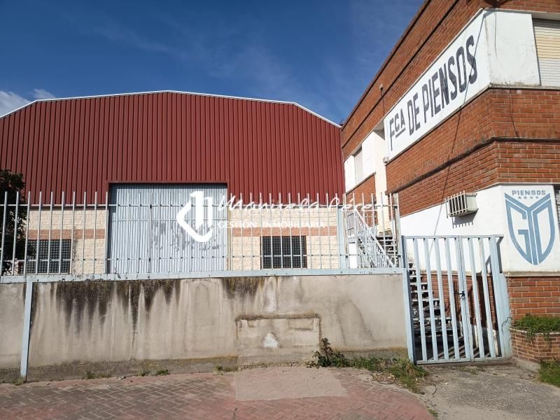 Foto 83d0ca36-d8e4-4ab1-8a04-520fbc1317dc. Nave industrial en Navalmoral de la Mata