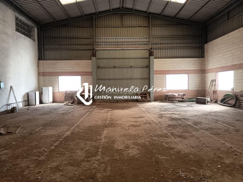 Foto e2fbbc43-d5f7-4ee7-928d-699d36c15f68. Nave industrial en Navalmoral de la Mata