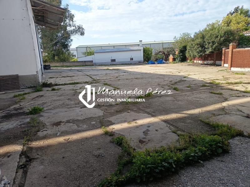 Foto e4c4c42a-158e-4dcd-bb02-1813901b7828. Nave industrial en Navalmoral de la Mata