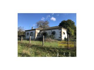 Casa a Sarria. Casa de piedra en planta baja con finca.