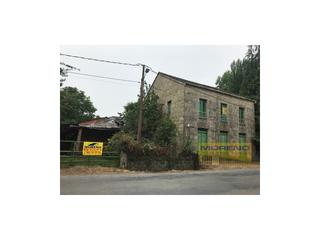 Masia a Celtigos  30. Casa en céltigos frente al apeadero de tren
