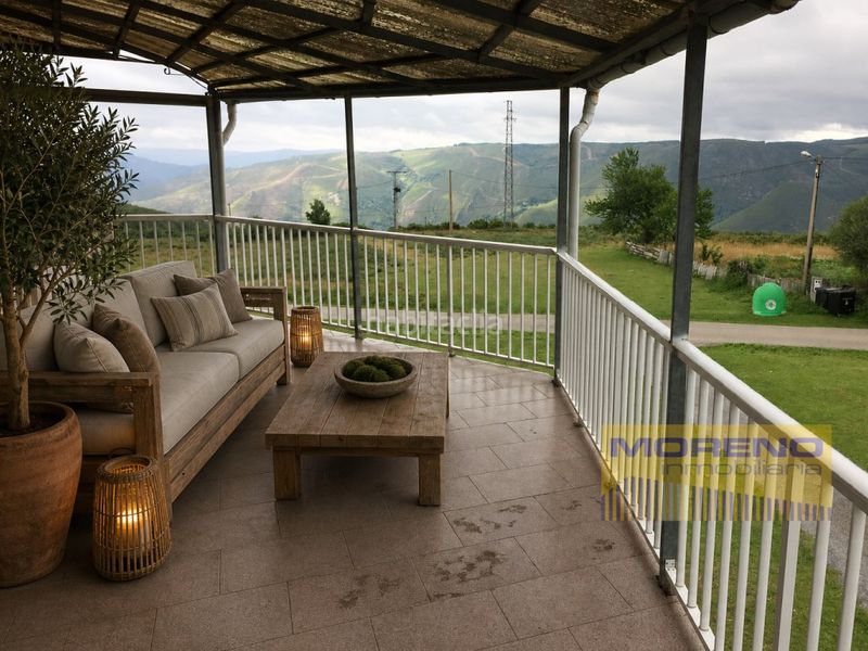 Foto c6667a3c-c57f-427c-a87d-c541639f05e3. Casa amb aparcament a Navia de Suarna
