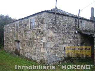 Masia a Castromeixe ,a  8 km de  sarria.. Posibilidad de mas fincas en la zona.