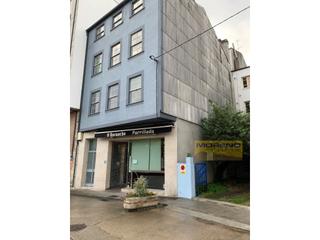 Edificio en Sarria. Edificio de planta baja y tres altas