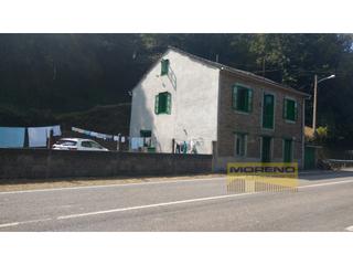 Masia a Samos. Casa con terreno