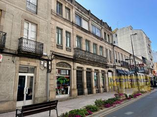 Edificio  N/a. Edificio a calle diego pazos  local de 201 m2 y 4 viviendas.