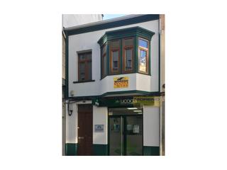 Casa a Sarria. Casa en el centro. local comercial