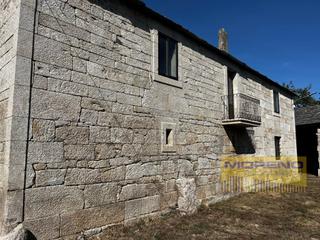 Bauernhof  N/a. Casa rustica con 2 fincas y 17 ha total. poligono 37 parcela 365