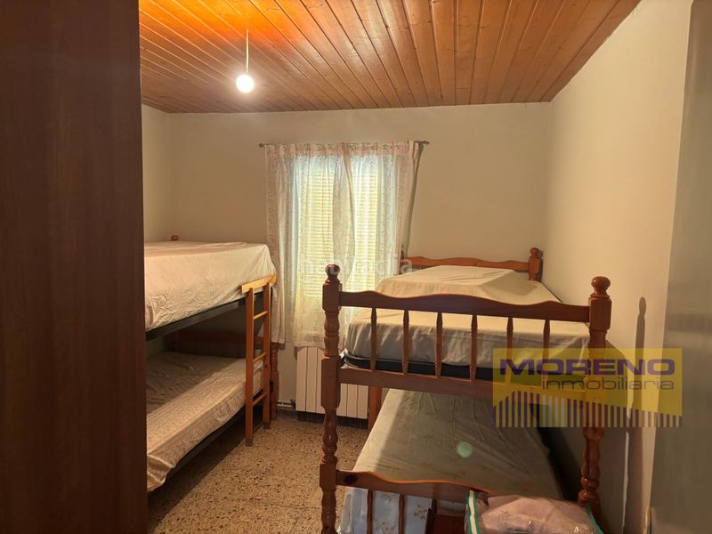 Foto b4e28cb3-a9a9-4299-956f-da2cce706594. Maison avec parking dans Samos