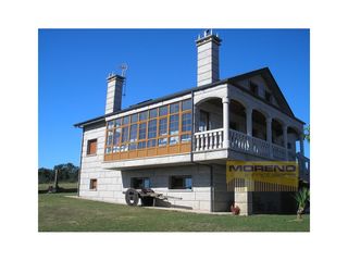 Chalet in Castro de Rei. Chalet de piedra amueblado con finca de 2 ha.