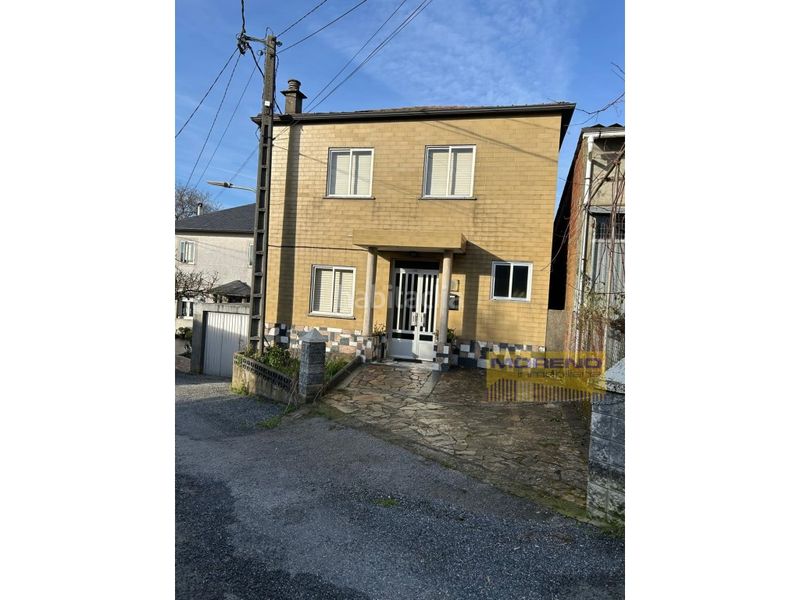 Foto 0108a859-7749-4add-aebd-1e0117aabbee. Casa amb aparcament a Sarria
