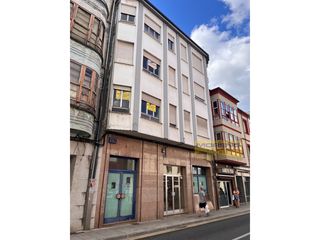 Etagenwohnung in Sarria. Piso amplio en el centro urbano para reformar.
