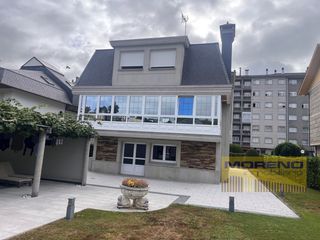 Xalet  Rua benigno quiroga. Impresionante chalet en casco urbano de sarria.