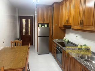 Flat  Pr gran via. Piso en sarria con 3 dormitorios, garaje y ascensor listo para e