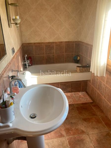 Foto 75a6ff4f-9831-4ca1-b9b8-8a9430bfe5ad. Chalet  muy soleadao listo para vivir en Carballo