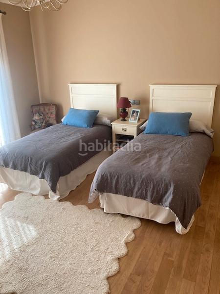 Foto a777dd1f-eeed-4b93-883e-5017024f428a. Chalet  muy soleadao listo para vivir en Carballo