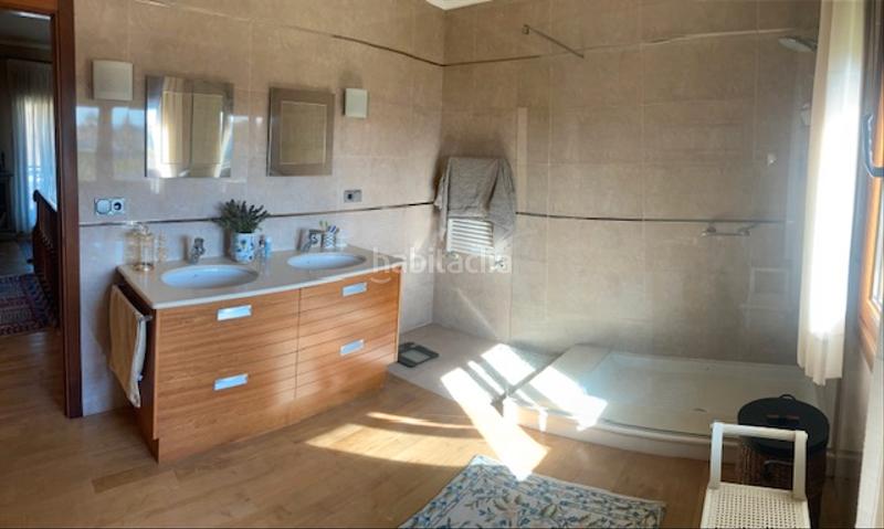 Foto fa2627ca-e036-4081-ab84-f7d29814ac99. Chalet  muy soleadao listo para vivir en Carballo