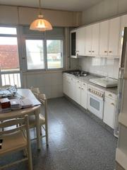 Pis en Laracha. Piso soleado de 4 habitaciones con terraza cubierta, necesita re