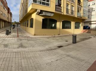 Business premise in Rúa santa lucía 44. Bajo céntrico diáfano con frente a 4 calles.