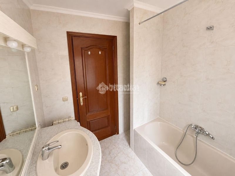 Foto 471c3cdf-5579-4248-b422-40df5d4f3567. Piso  en venta en Simancas Madrid