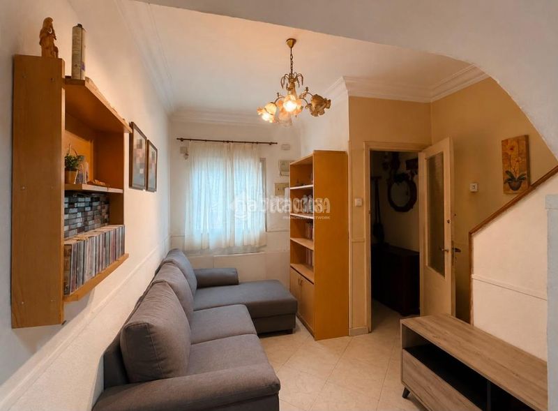Foto 62e38957-b83d-44bb-b896-63b4bd0f9b87. Casa aparellada amb calefacció a Simancas Madrid