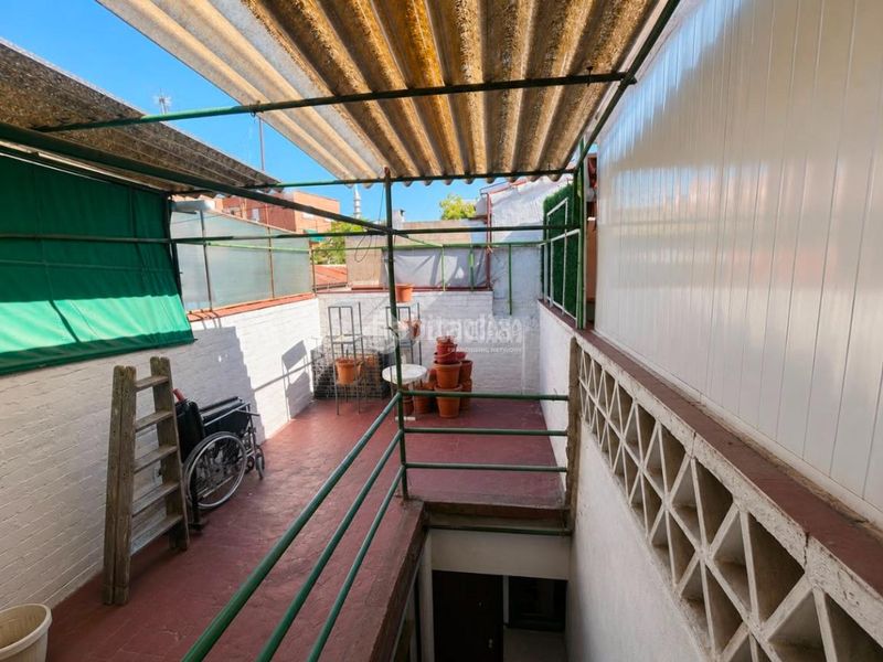 Foto bd61502f-6e20-42aa-bccb-ae27605a46d7. Casa aparellada amb calefacció a Simancas Madrid