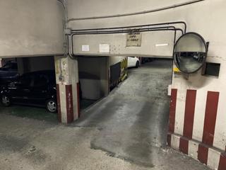Aparcament cotxe a Los Rosales. Plaza de garaje situada en el sótano 2 y marcada con el número 3