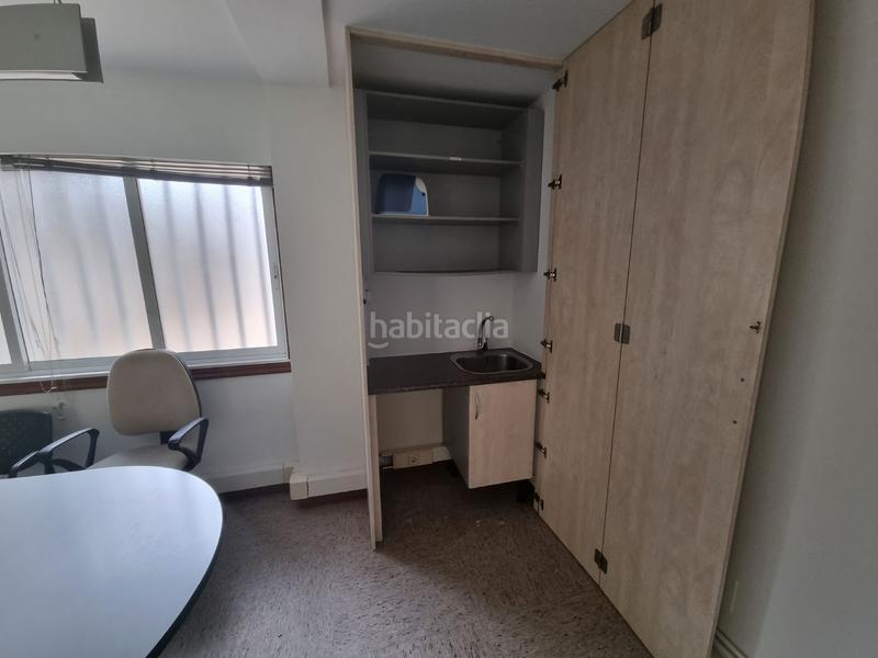 Foto cec49c26-e027-4a9b-ab7a-b38bec4db7eb. Location bureau dans Vioño Coruña (A)