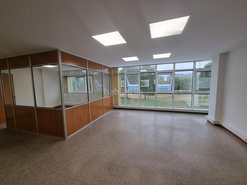 Foto 49ab5473-57f7-49a3-8f99-993d1305b03c. Rent office space in Vioño Coruña (A)