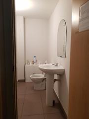 Lloguer Local Comercial a Someso - Matogrande. Local de 28,09 m2, para oficinas, en una segunda planta sin asce