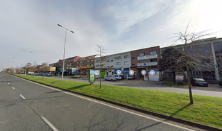 Nau industrial a Vioño. Nave en planta sótano con ventanal y luz, en la avenida finister