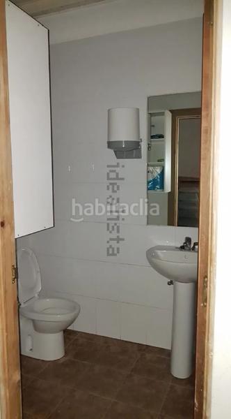 Foto 9f6612b2-c4d4-43e7-b282-79c2d0d683b0. Alquiler local comercial  en calle andrés gaos en Coruña (A)