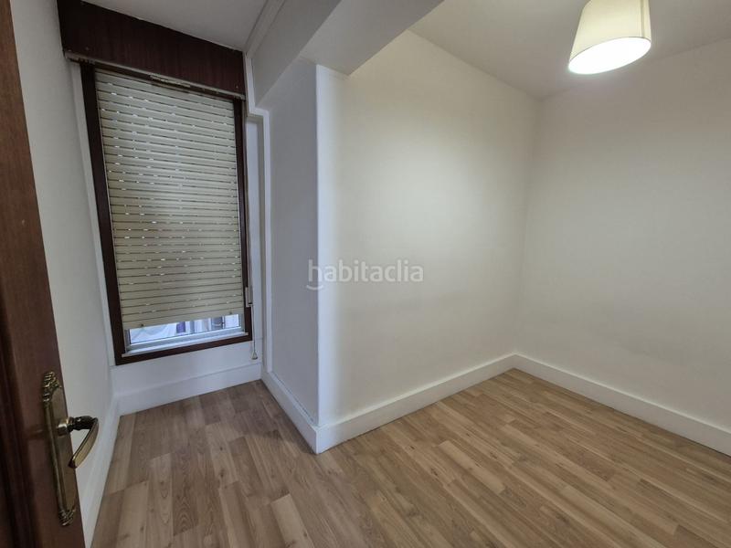 Foto 1c7b1383-0294-46f5-a8b6-2a700a95fd70. Piso  en venta, en la ronda de outeiro, edificio divina pastora, a coruña. en Coruña (A)