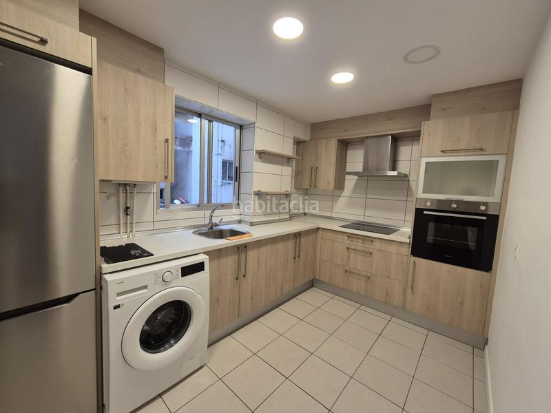 Foto 3c8e363d-b4b8-4b87-9a84-11e7e5dcc098. Piso  en venta, en la ronda de outeiro, edificio divina pastora, a coruña. en Coruña (A)