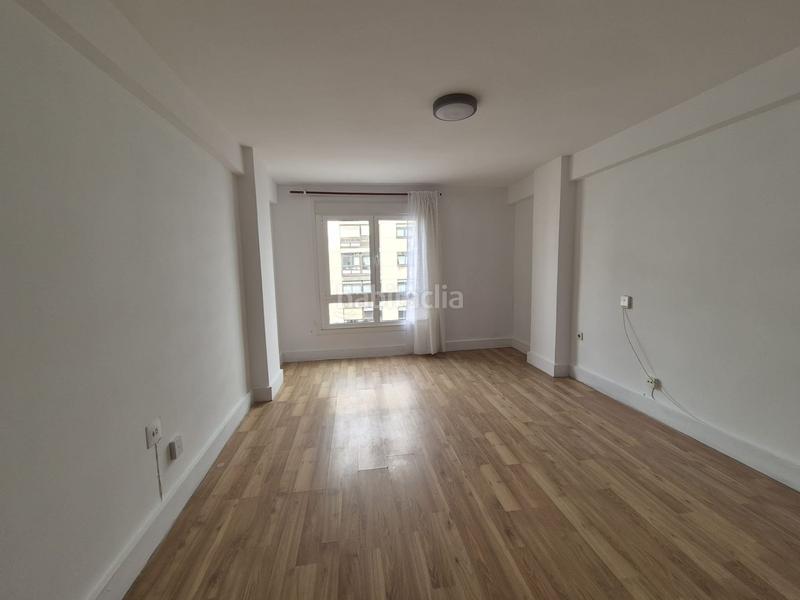 Foto 7ac000e0-8d54-4a9f-b116-2454b9a3d2c7. Piso  en venta, en la ronda de outeiro, edificio divina pastora, a coruña. en Coruña (A)