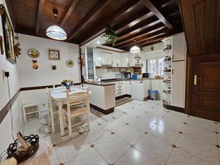 Haus  Erboedo. Casa de 4 habitaciones en laracha con parcela de 889 m2