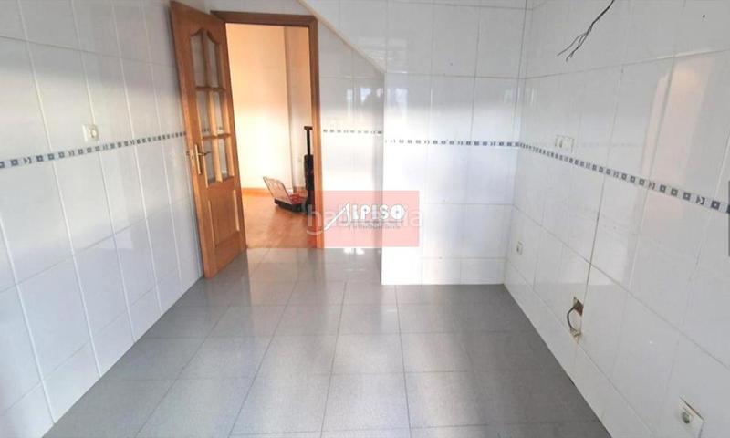 Foto d5038704-045f-4dd8-9b48-5c89f4e28813. Dúplex amb calefacció aparcament a Mariñamansa Ourense