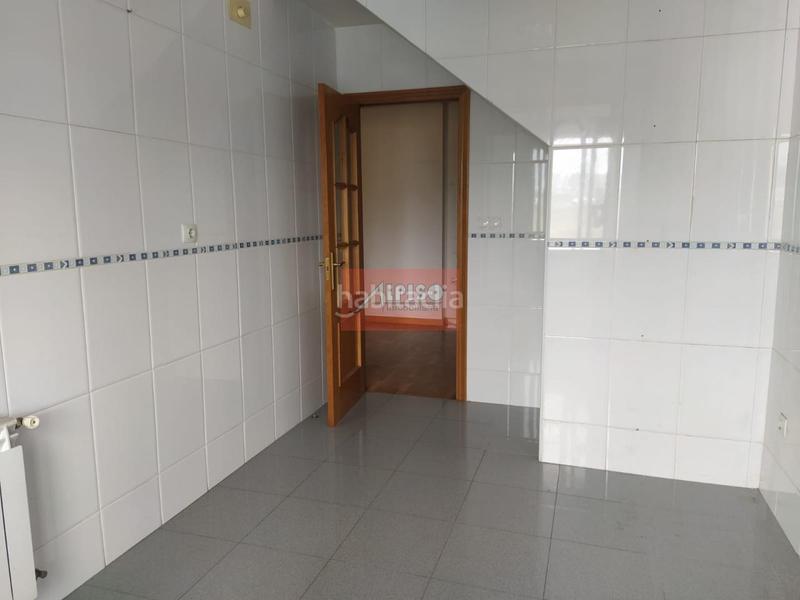 Foto baeef392-caa5-4598-b5b2-4cbc12bfe34f. Zweistöckige wohnung mit heizung parking in Mariñamansa Ourense