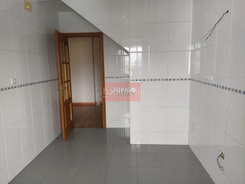 Foto c80571fb-e42a-4c43-a6f1-02742883be26. Zweistöckige wohnung mit heizung parking in Mariñamansa Ourense