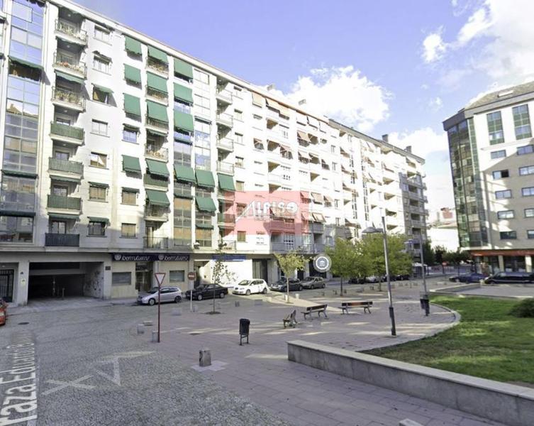 Foto 94ebc80d-6473-452a-8bda-d7e833ab265f. Parking coche en Centro Ourense