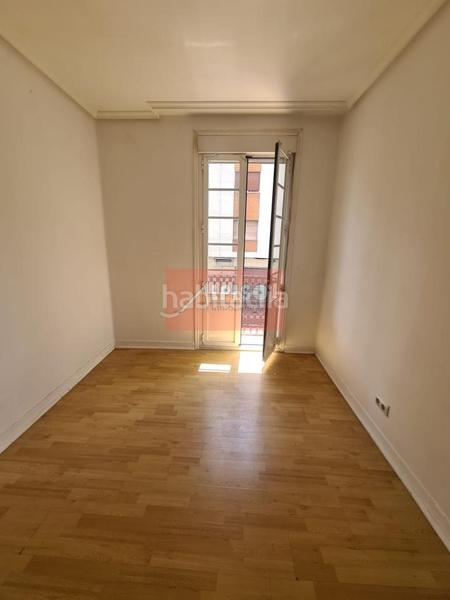 Foto b65565d0-64fb-45f6-865c-46fe2349d6f7. Appartement avec parking dans A Carballeira Ourense