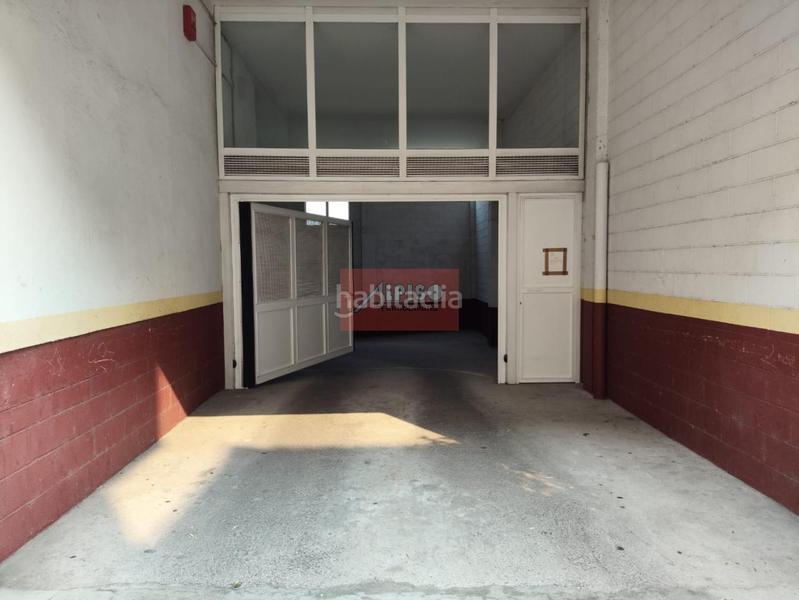 Foto a27f236a-0773-4c7f-9798-2e595bd28486. Parking coche en San Cibrao das Viñas