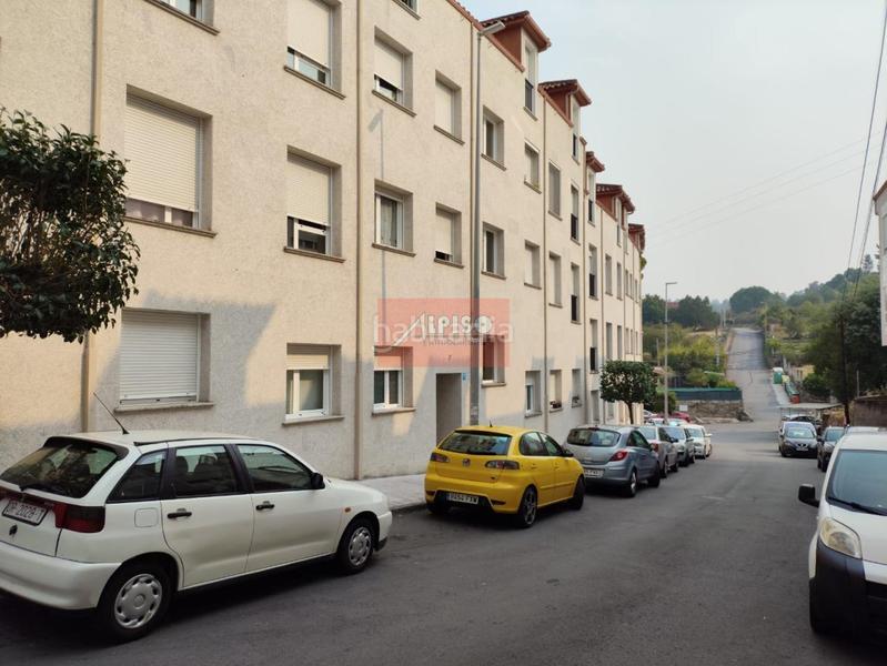 Foto b205e3d7-7435-48d6-8649-f4a1b18311ba. Parking coche en San Cibrao das Viñas