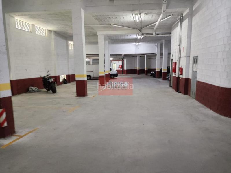Foto d5dc1235-4082-4edf-84ee-1cc091b5375e. Parking coche en San Cibrao das Viñas