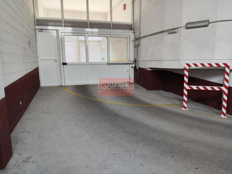 Foto e014a3ae-6e09-4e2e-9fe4-d44b84b62765. Parking coche en San Cibrao das Viñas