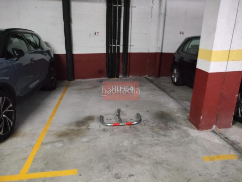 Foto f3d9a378-d086-4fc6-b88d-250ac024d3ce. Parking coche en San Cibrao das Viñas