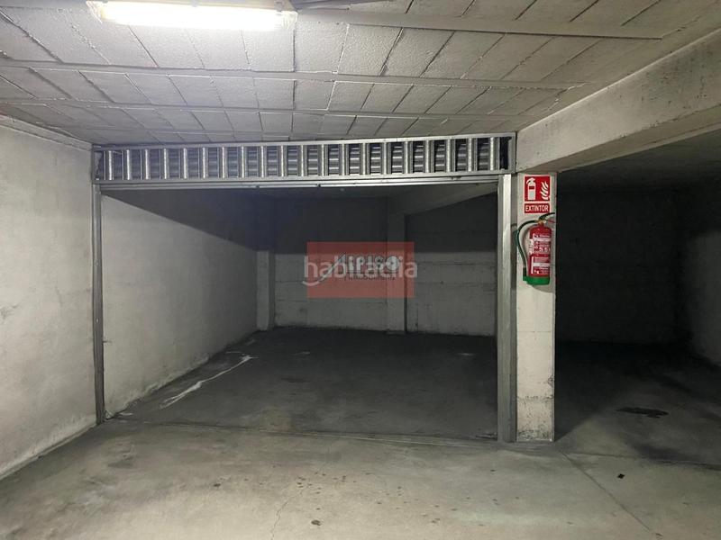 Foto 3a14ffed-231b-4780-b882-a32600d0d5e8. Parking coche en Universidad Ourense