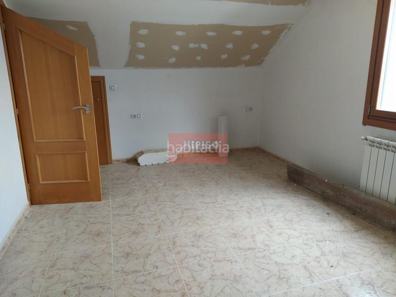 Foto 89084794-aed4-4634-8bef-13619fc86cc0. Casa adosada en Celanova